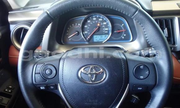 Buy Used Toyota RAV4 White Car in Muqdisho in Banadir Buy Used Toyota RAV4 White Car in Muqdisho in Banadir