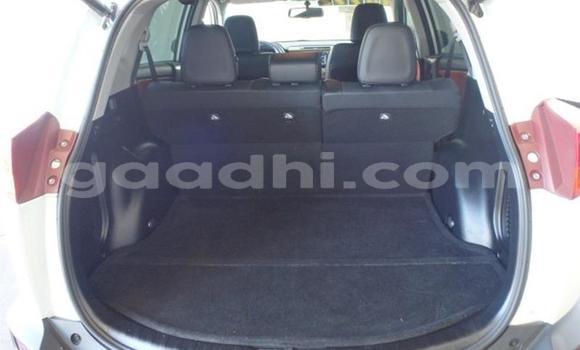 Buy Used Toyota RAV4 White Car in Muqdisho in Banadir Buy Used Toyota RAV4 White Car in Muqdisho in Banadir
