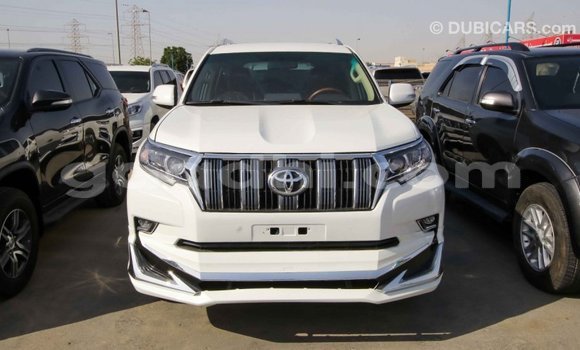 Acheter Import Voiture Toyota Prado Blanc à Import - Dubai, Somalie Acheter Import Voiture Toyota Prado Blanc à Import - Dubai, Somalie