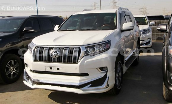 Acheter Import Voiture Toyota Prado Blanc à Import - Dubai, Somalie Acheter Import Voiture Toyota Prado Blanc à Import - Dubai, Somalie