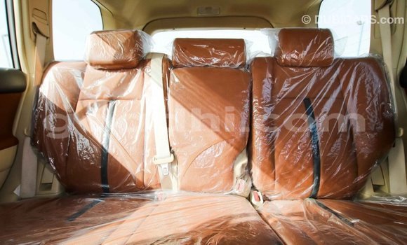Acheter Import Voiture Toyota Prado Blanc à Import - Dubai, Somalie Acheter Import Voiture Toyota Prado Blanc à Import - Dubai, Somalie