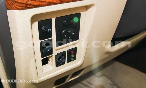 Acheter Import Voiture Toyota Prado Blanc à Import - Dubai, Somalie Acheter Import Voiture Toyota Prado Blanc à Import - Dubai, Somalie