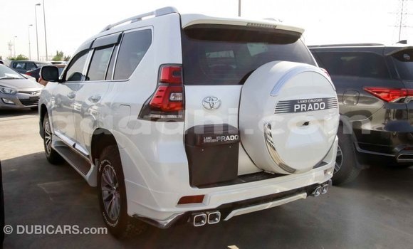 Acheter Import Voiture Toyota Prado Blanc à Import - Dubai, Somalie Acheter Import Voiture Toyota Prado Blanc à Import - Dubai, Somalie