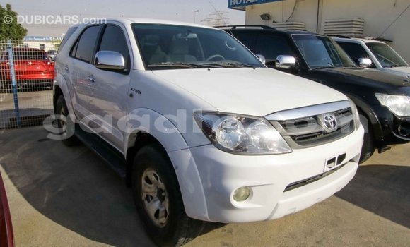 ይግዙ Imported Toyota Fortuner ነጭ መኪና በ Import - Dubai በ ሶማሊያ ይግዙ Imported Toyota Fortuner ነጭ መኪና በ Import - Dubai በ ሶማሊያ
