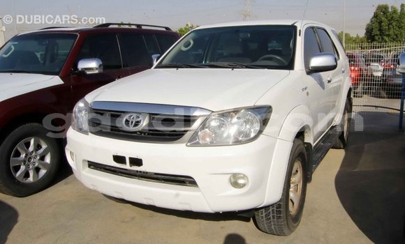 ይግዙ Imported Toyota Fortuner ነጭ መኪና በ Import - Dubai በ ሶማሊያ ይግዙ Imported Toyota Fortuner ነጭ መኪና በ Import - Dubai በ ሶማሊያ