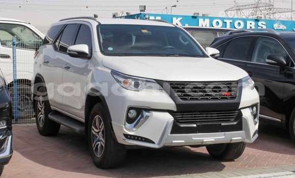 اشتري Imported Toyota Fortuner أبيض سيارة في Import - Dubai في الصومال اشتري Imported Toyota Fortuner أبيض سيارة في Import - Dubai في الصومال