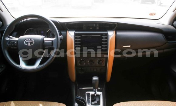 اشتري Imported Toyota Fortuner أبيض سيارة في Import - Dubai في الصومال اشتري Imported Toyota Fortuner أبيض سيارة في Import - Dubai في الصومال