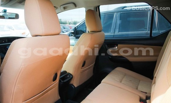 اشتري Imported Toyota Fortuner أبيض سيارة في Import - Dubai في الصومال اشتري Imported Toyota Fortuner أبيض سيارة في Import - Dubai في الصومال