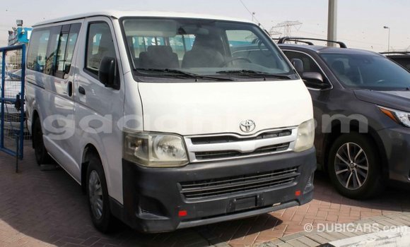 Imported Toyota Hiace White Makiinaa iti Import - Dubai keessatti Somalia keessatti Imported Toyota Hiace White Makiinaa iti Import - Dubai keessatti Somalia keessatti
