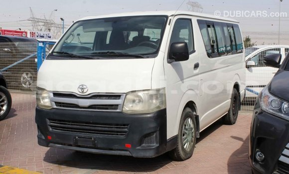 Imported Toyota Hiace White Makiinaa iti Import - Dubai keessatti Somalia keessatti Imported Toyota Hiace White Makiinaa iti Import - Dubai keessatti Somalia keessatti
