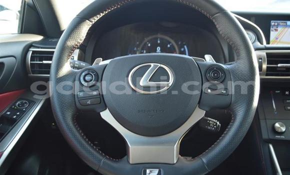 Oofamaa Lexus IS White Makiinaa iti Mogadishu keessatti Somalia keessatti Oofamaa Lexus IS White Makiinaa iti Mogadishu keessatti Somalia keessatti