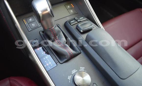 Oofamaa Lexus IS White Makiinaa iti Mogadishu keessatti Somalia keessatti Oofamaa Lexus IS White Makiinaa iti Mogadishu keessatti Somalia keessatti