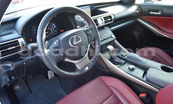 Oofamaa Lexus IS White Makiinaa iti Mogadishu keessatti Somalia keessatti Oofamaa Lexus IS White Makiinaa iti Mogadishu keessatti Somalia keessatti