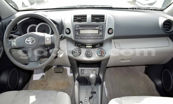 Imported Toyota HiAce White Netiree iti Import - Dubai keessatti Somalia keessatti Imported Toyota HiAce White Netiree iti Import - Dubai keessatti Somalia keessatti