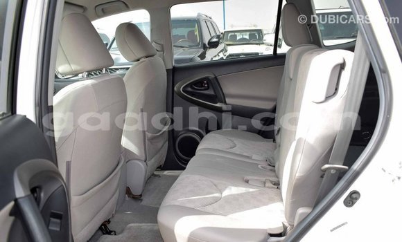 Imported Toyota HiAce White Netiree iti Import - Dubai keessatti Somalia keessatti Imported Toyota HiAce White Netiree iti Import - Dubai keessatti Somalia keessatti