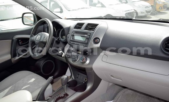 Imported Toyota HiAce White Netiree iti Import - Dubai keessatti Somalia keessatti Imported Toyota HiAce White Netiree iti Import - Dubai keessatti Somalia keessatti