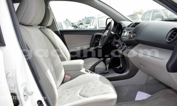 Imported Toyota HiAce White Netiree iti Import - Dubai keessatti Somalia keessatti Imported Toyota HiAce White Netiree iti Import - Dubai keessatti Somalia keessatti