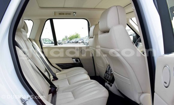 Imported Land Rover Range Rover White Makiinaa iti Import - Dubai keessatti Somalia keessatti Imported Land Rover Range Rover White Makiinaa iti Import - Dubai keessatti Somalia keessatti