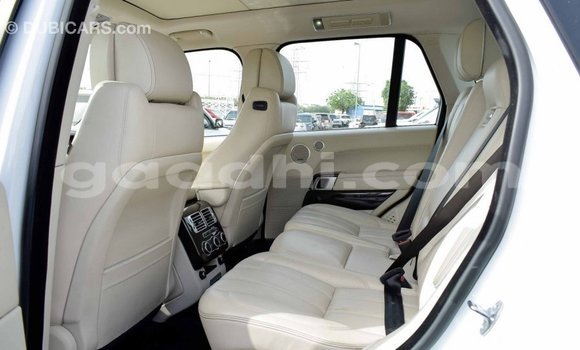 Imported Land Rover Range Rover White Makiinaa iti Import - Dubai keessatti Somalia keessatti Imported Land Rover Range Rover White Makiinaa iti Import - Dubai keessatti Somalia keessatti