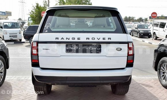 Imported Land Rover Range Rover White Makiinaa iti Import - Dubai keessatti Somalia keessatti Imported Land Rover Range Rover White Makiinaa iti Import - Dubai keessatti Somalia keessatti