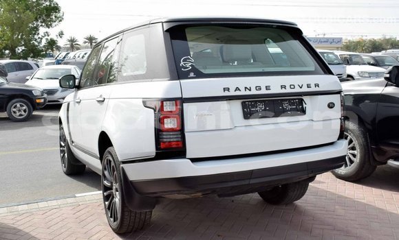 Imported Land Rover Range Rover White Makiinaa iti Import - Dubai keessatti Somalia keessatti Imported Land Rover Range Rover White Makiinaa iti Import - Dubai keessatti Somalia keessatti
