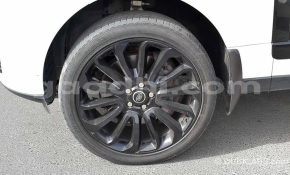 Imported Land Rover Range Rover White Makiinaa iti Import - Dubai keessatti Somalia keessatti Imported Land Rover Range Rover White Makiinaa iti Import - Dubai keessatti Somalia keessatti