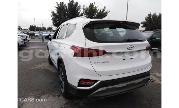 Imported Hyundai Santa Fe White Makiinaa iti Import - Dubai keessatti Somalia keessatti Imported Hyundai Santa Fe White Makiinaa iti Import - Dubai keessatti Somalia keessatti