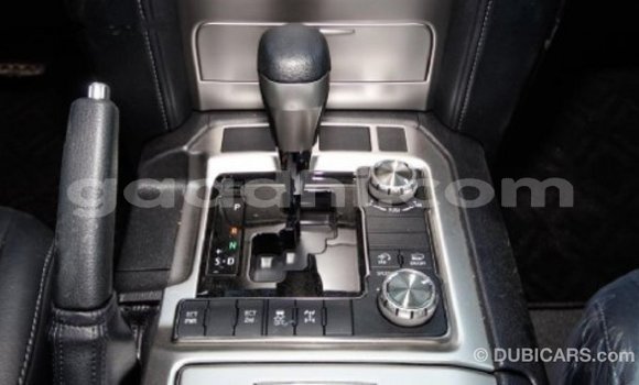 Buy Import Toyota Land Cruiser White Car in Import - Dubai in Somalia Buy Import Toyota Land Cruiser White Car in Import - Dubai in Somalia