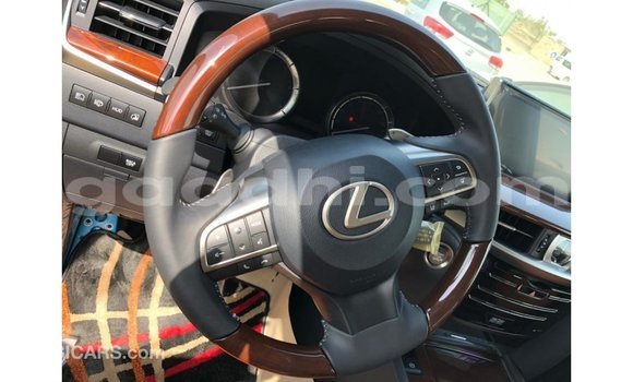 Imported Lexus LX White Makiinaa iti Import - Dubai keessatti Somalia keessatti Imported Lexus LX White Makiinaa iti Import - Dubai keessatti Somalia keessatti