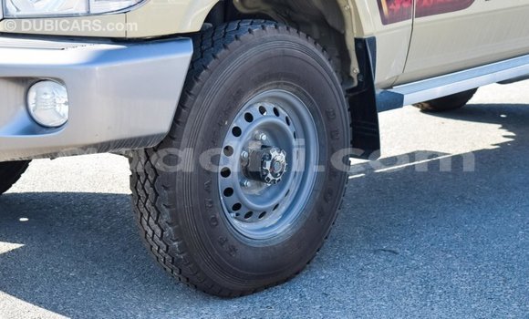 Imported Toyota Land Cruiser Beige Makiinaa iti Import - Dubai keessatti Somalia keessatti Imported Toyota Land Cruiser Beige Makiinaa iti Import - Dubai keessatti Somalia keessatti