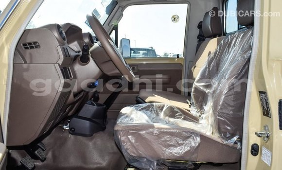 Imported Toyota Land Cruiser Beige Makiinaa iti Import - Dubai keessatti Somalia keessatti Imported Toyota Land Cruiser Beige Makiinaa iti Import - Dubai keessatti Somalia keessatti