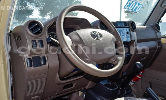 Imported Toyota Land Cruiser Beige Makiinaa iti Import - Dubai keessatti Somalia keessatti Imported Toyota Land Cruiser Beige Makiinaa iti Import - Dubai keessatti Somalia keessatti
