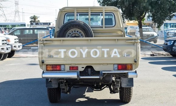 Imported Toyota Land Cruiser Beige Makiinaa iti Import - Dubai keessatti Somalia keessatti Imported Toyota Land Cruiser Beige Makiinaa iti Import - Dubai keessatti Somalia keessatti