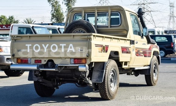 Imported Toyota Land Cruiser Beige Makiinaa iti Import - Dubai keessatti Somalia keessatti Imported Toyota Land Cruiser Beige Makiinaa iti Import - Dubai keessatti Somalia keessatti