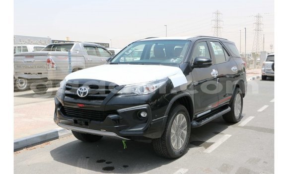 Nunua Imported Toyota Fortuner Nyeusi Gari ndani ya Import - Dubai nchini Somalia Nunua Imported Toyota Fortuner Nyeusi Gari ndani ya Import - Dubai nchini Somalia