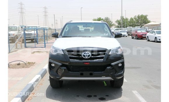 Nunua Imported Toyota Fortuner Nyeusi Gari ndani ya Import - Dubai nchini Somalia Nunua Imported Toyota Fortuner Nyeusi Gari ndani ya Import - Dubai nchini Somalia