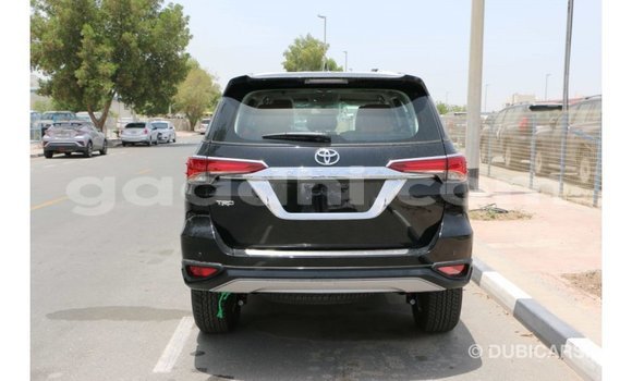 Nunua Imported Toyota Fortuner Nyeusi Gari ndani ya Import - Dubai nchini Somalia Nunua Imported Toyota Fortuner Nyeusi Gari ndani ya Import - Dubai nchini Somalia