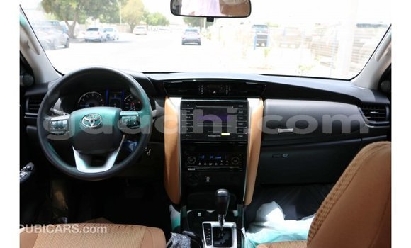 Nunua Imported Toyota Fortuner Nyeusi Gari ndani ya Import - Dubai nchini Somalia Nunua Imported Toyota Fortuner Nyeusi Gari ndani ya Import - Dubai nchini Somalia
