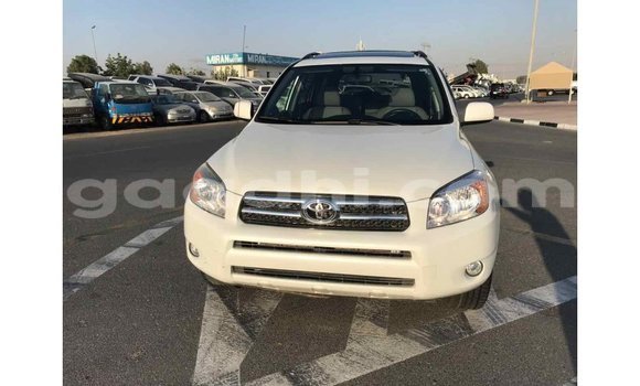 Buy Import Toyota HiAce White Truck in Import - Dubai in Somalia