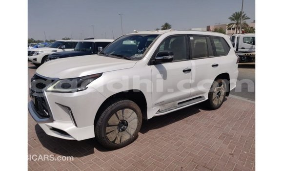 اشتري Imported Lexus LX أبيض سيارة في Import - Dubai في الصومال اشتري Imported Lexus LX أبيض سيارة في Import - Dubai في الصومال