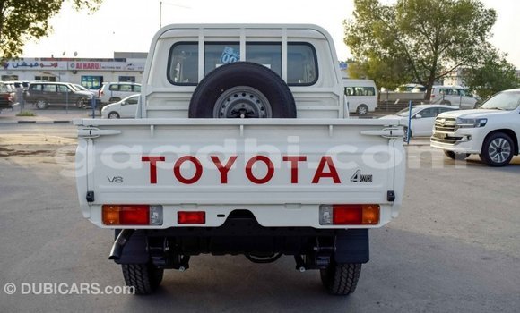 Imported Toyota Land Cruiser White Makiinaa iti Import - Dubai keessatti Somalia keessatti Imported Toyota Land Cruiser White Makiinaa iti Import - Dubai keessatti Somalia keessatti