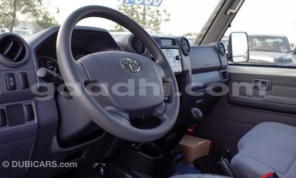 Imported Toyota Land Cruiser White Makiinaa iti Import - Dubai keessatti Somalia keessatti Imported Toyota Land Cruiser White Makiinaa iti Import - Dubai keessatti Somalia keessatti