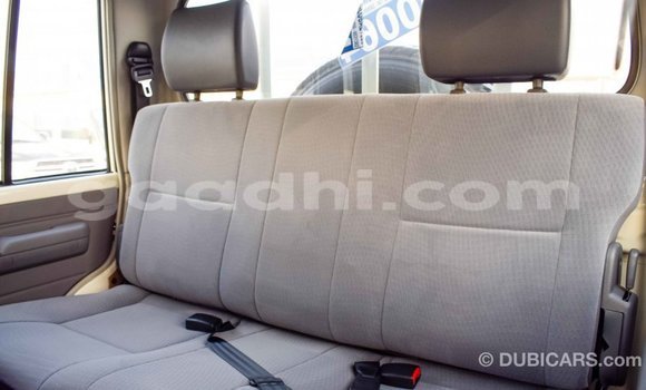 Imported Toyota Land Cruiser White Makiinaa iti Import - Dubai keessatti Somalia keessatti Imported Toyota Land Cruiser White Makiinaa iti Import - Dubai keessatti Somalia keessatti