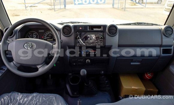 Imported Toyota Land Cruiser White Makiinaa iti Import - Dubai keessatti Somalia keessatti Imported Toyota Land Cruiser White Makiinaa iti Import - Dubai keessatti Somalia keessatti