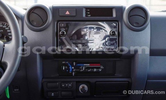 Imported Toyota Land Cruiser White Makiinaa iti Import - Dubai keessatti Somalia keessatti Imported Toyota Land Cruiser White Makiinaa iti Import - Dubai keessatti Somalia keessatti