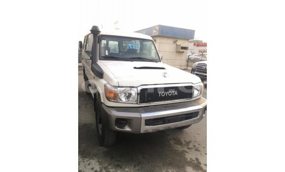 Nunua Imported Toyota Land Cruiser Nyeupe Gari ndani ya Import - Dubai nchini Somalia Nunua Imported Toyota Land Cruiser Nyeupe Gari ndani ya Import - Dubai nchini Somalia