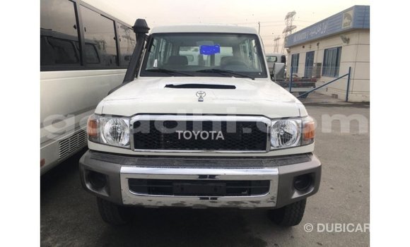 Nunua Imported Toyota Land Cruiser Nyeupe Gari ndani ya Import - Dubai nchini Somalia Nunua Imported Toyota Land Cruiser Nyeupe Gari ndani ya Import - Dubai nchini Somalia