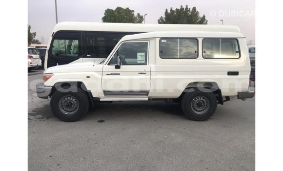 Nunua Imported Toyota Land Cruiser Nyeupe Gari ndani ya Import - Dubai nchini Somalia Nunua Imported Toyota Land Cruiser Nyeupe Gari ndani ya Import - Dubai nchini Somalia