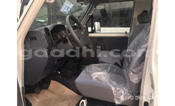 Nunua Imported Toyota Land Cruiser Nyeupe Gari ndani ya Import - Dubai nchini Somalia Nunua Imported Toyota Land Cruiser Nyeupe Gari ndani ya Import - Dubai nchini Somalia