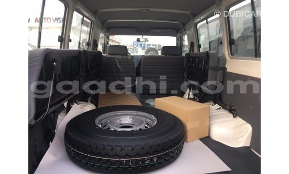 Nunua Imported Toyota Land Cruiser Nyeupe Gari ndani ya Import - Dubai nchini Somalia Nunua Imported Toyota Land Cruiser Nyeupe Gari ndani ya Import - Dubai nchini Somalia